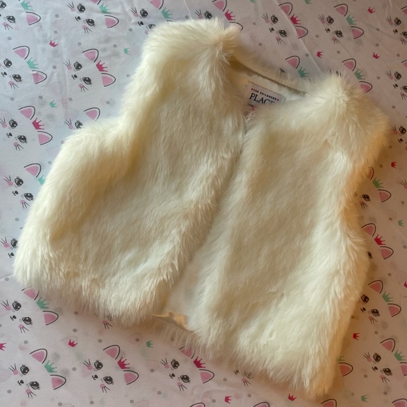 5 for $20-Children’s Place Faux white fur vest-Size 4T-Excellent used condition - Picture 1 of 7